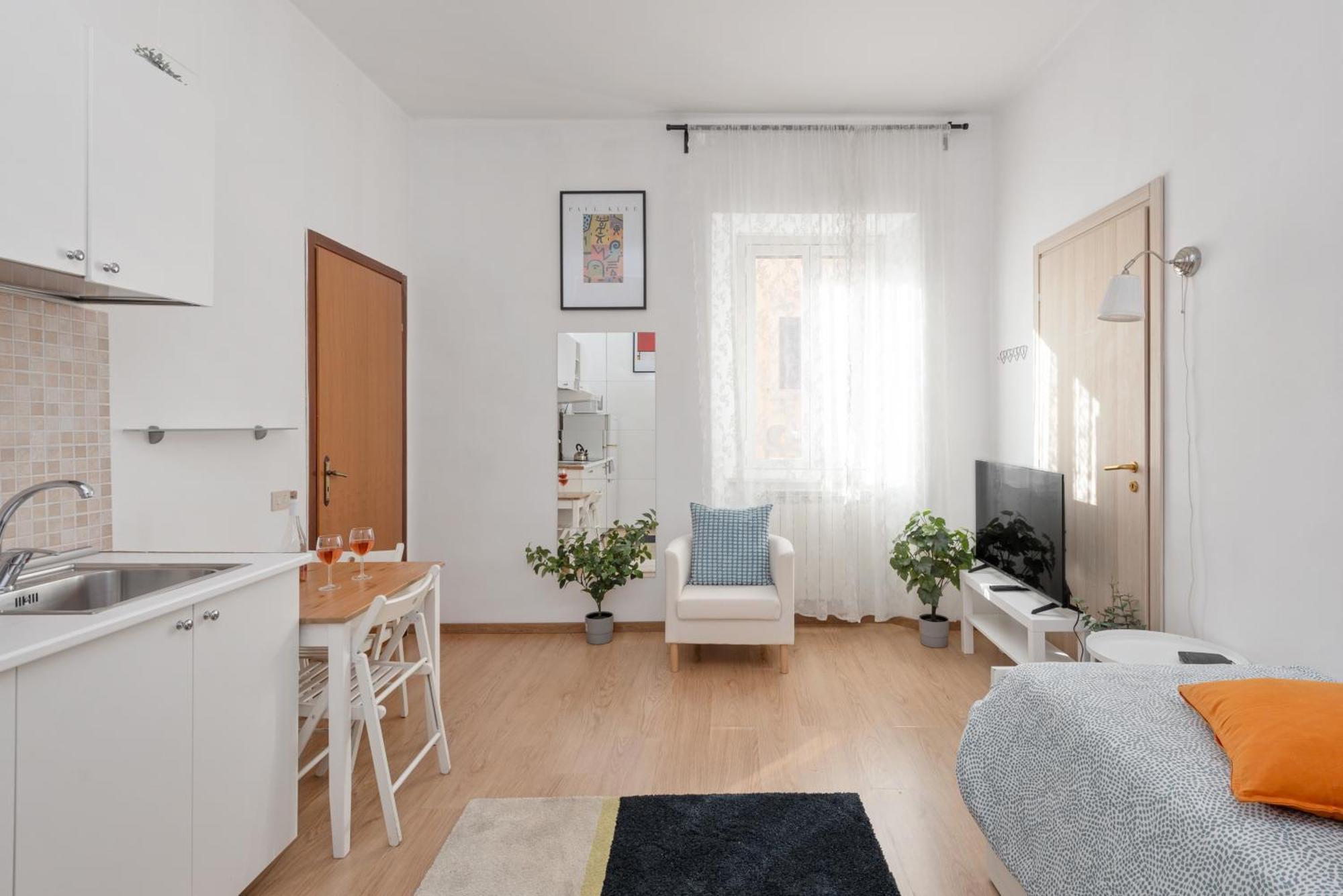 Central Little Basic Apartment Roma Dış mekan fotoğraf