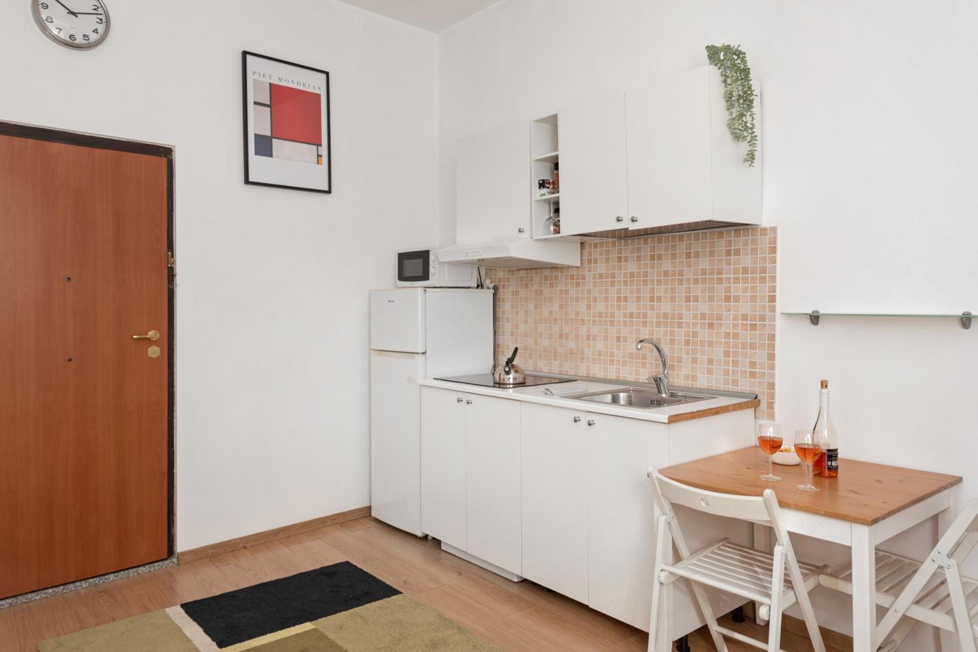 Central Little Basic Apartment Roma Dış mekan fotoğraf